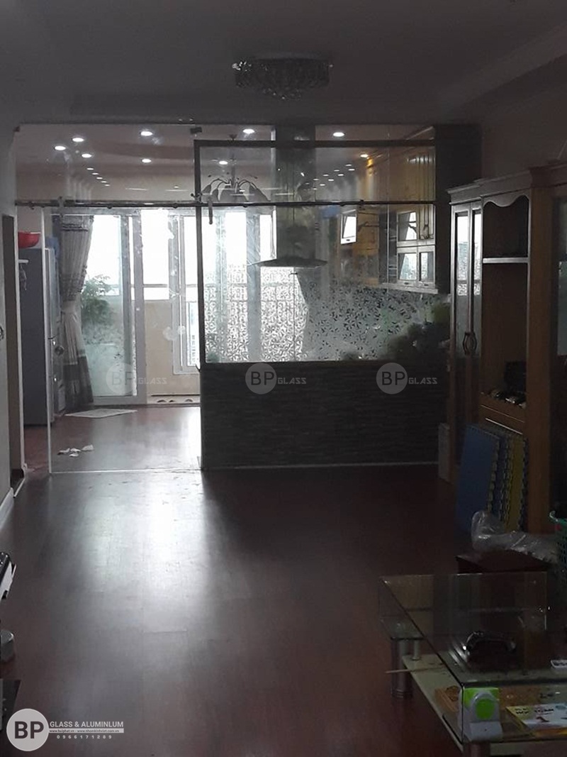 thi công lắp đặt cửa kính lùa phi 25 Chị Quý 165 Thái Hà